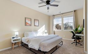 High End Midtown Home With Fireplace And Ensuite Baths